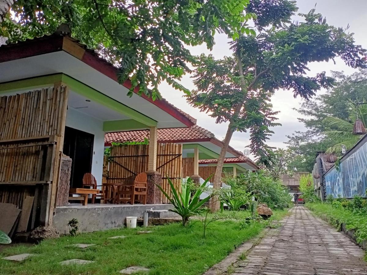 Creative Bungalow Beach Front Gili Trawangan Luaran gambar